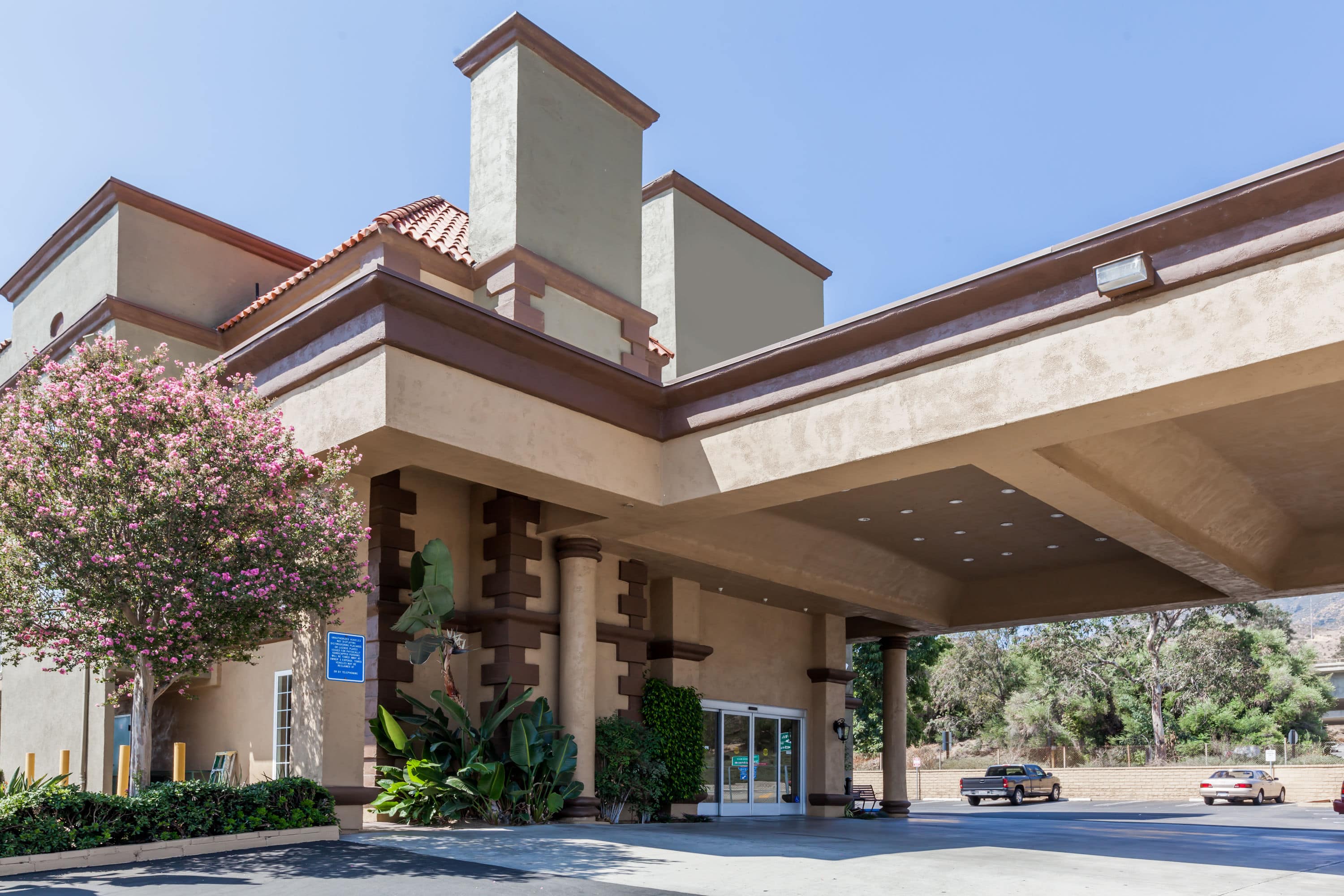 Howard Johnson Hotel & Suites by Wyndham Reseda in Los Angeles (CA) - See  2023 Prices