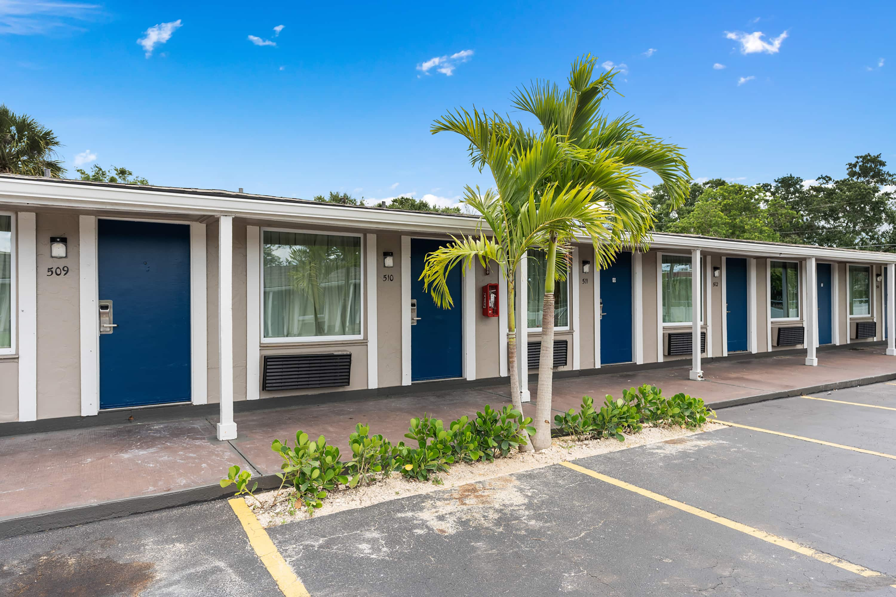 HOWARD JOHNSON BY WYNDHAM LAKE FRONT PARK KISSIMMEE - Prices & Hotel  Reviews (FL)