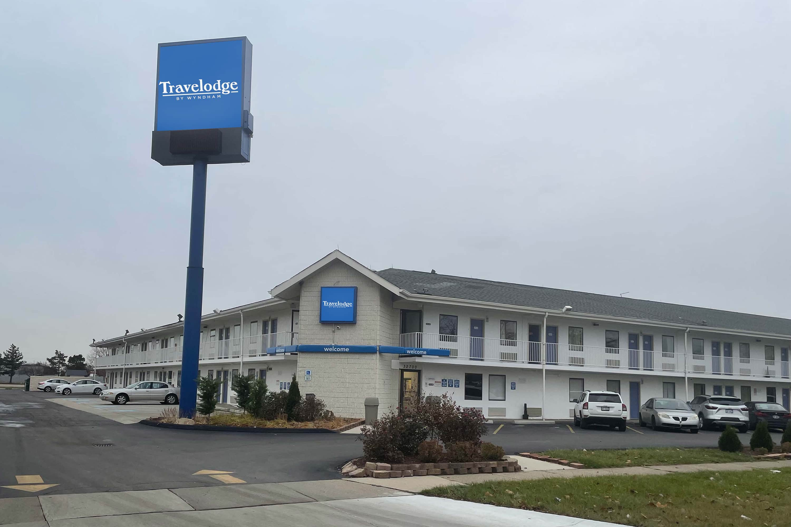 Travelodge Sign Store by