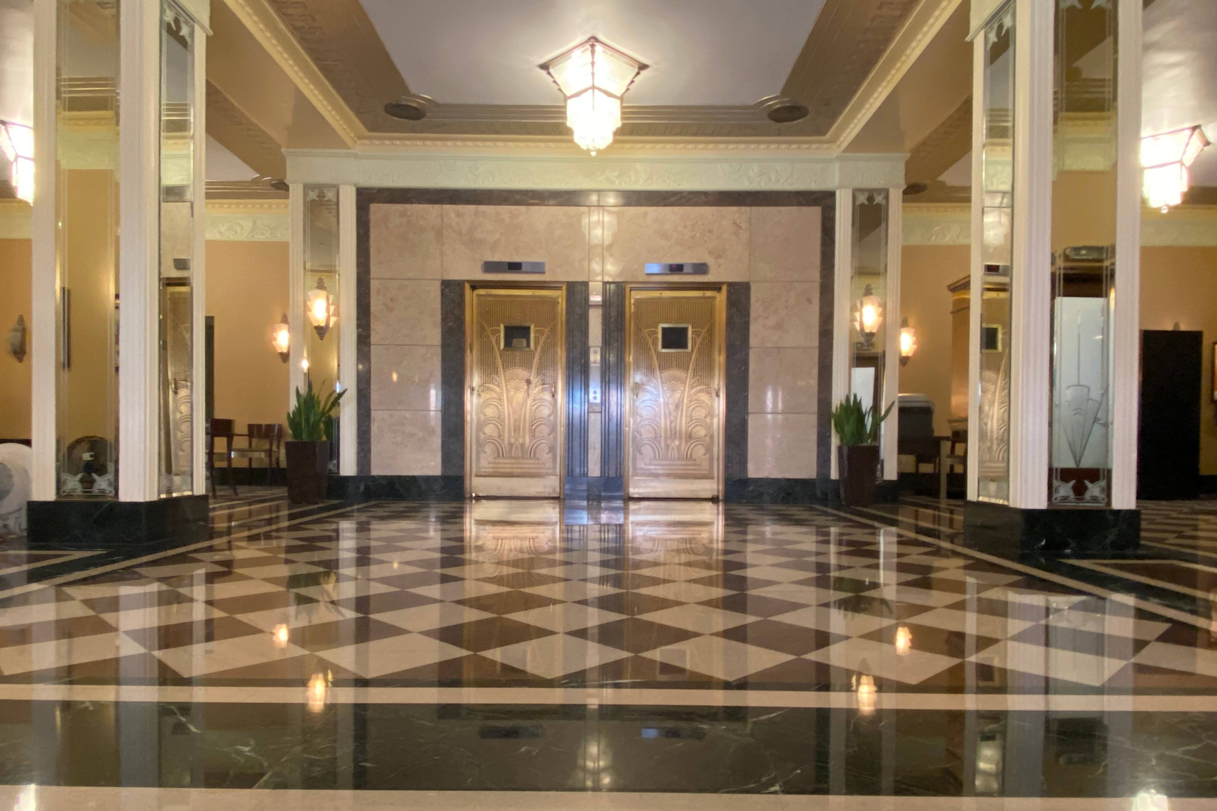 Ambassador Hotel Milwaukee Trademark Collection By Wyndham Milwaukee   57110 Lobby View 