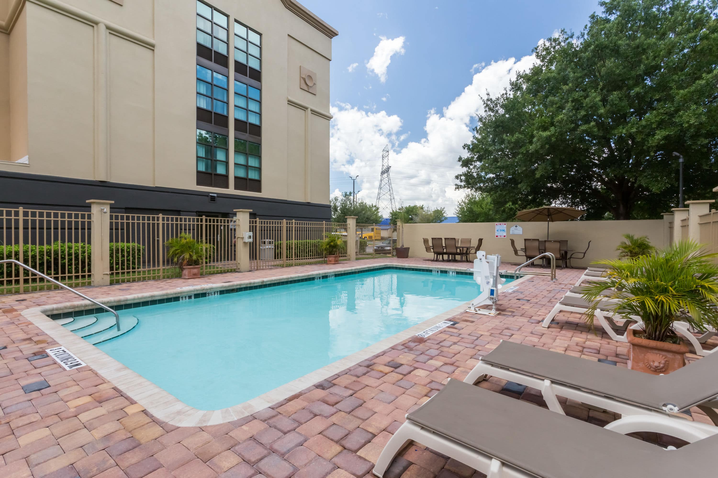 Wingate by Wyndham Convention Ctr Closest Universal Orlando