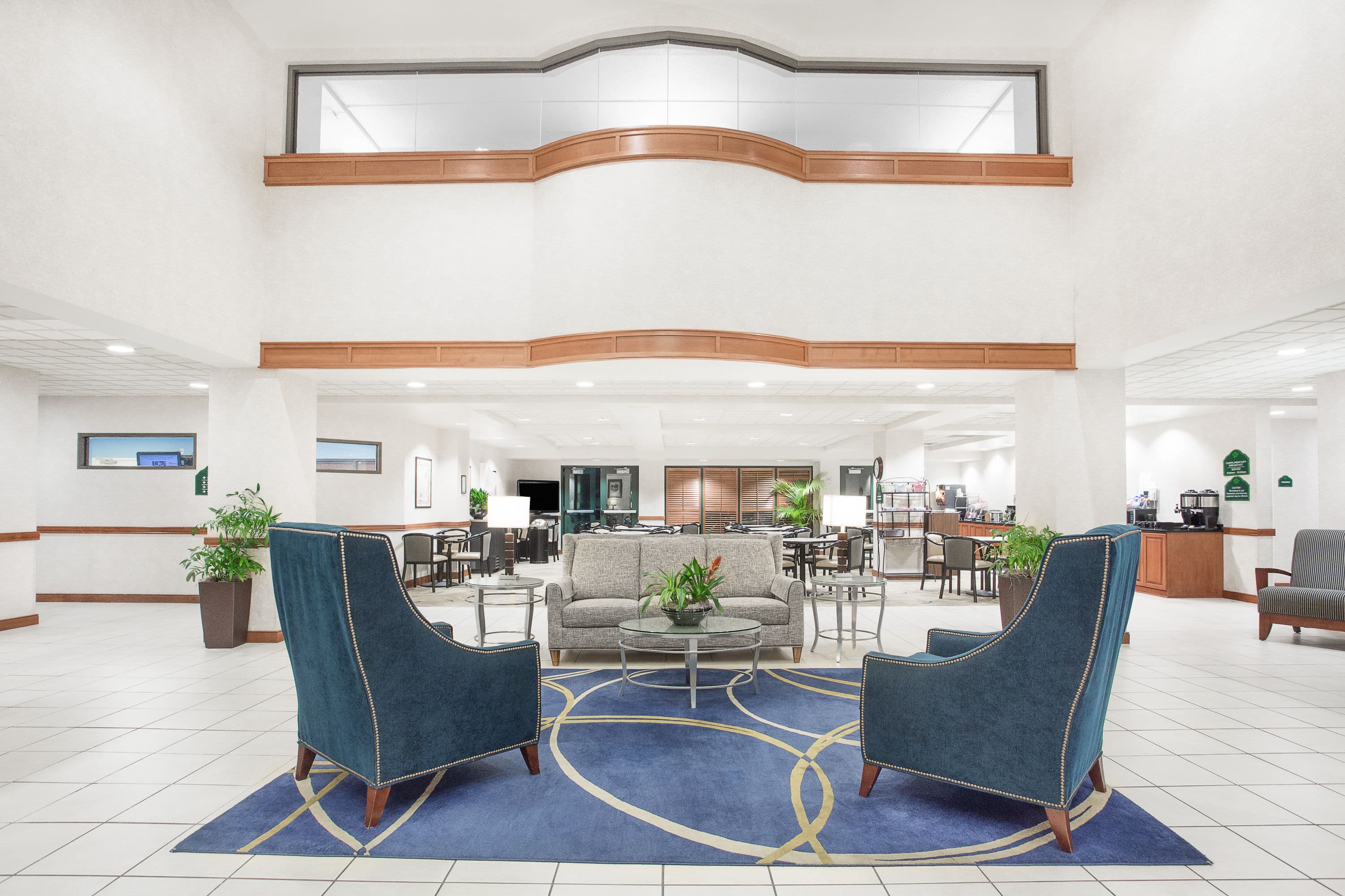 Wingate By Wyndham Green Bay Airport Green Bay WI Hotels   12715 Social Spaces Seatingareas 1 